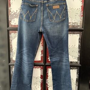 Wrangler Women's Boot Cut Jeans in Blue